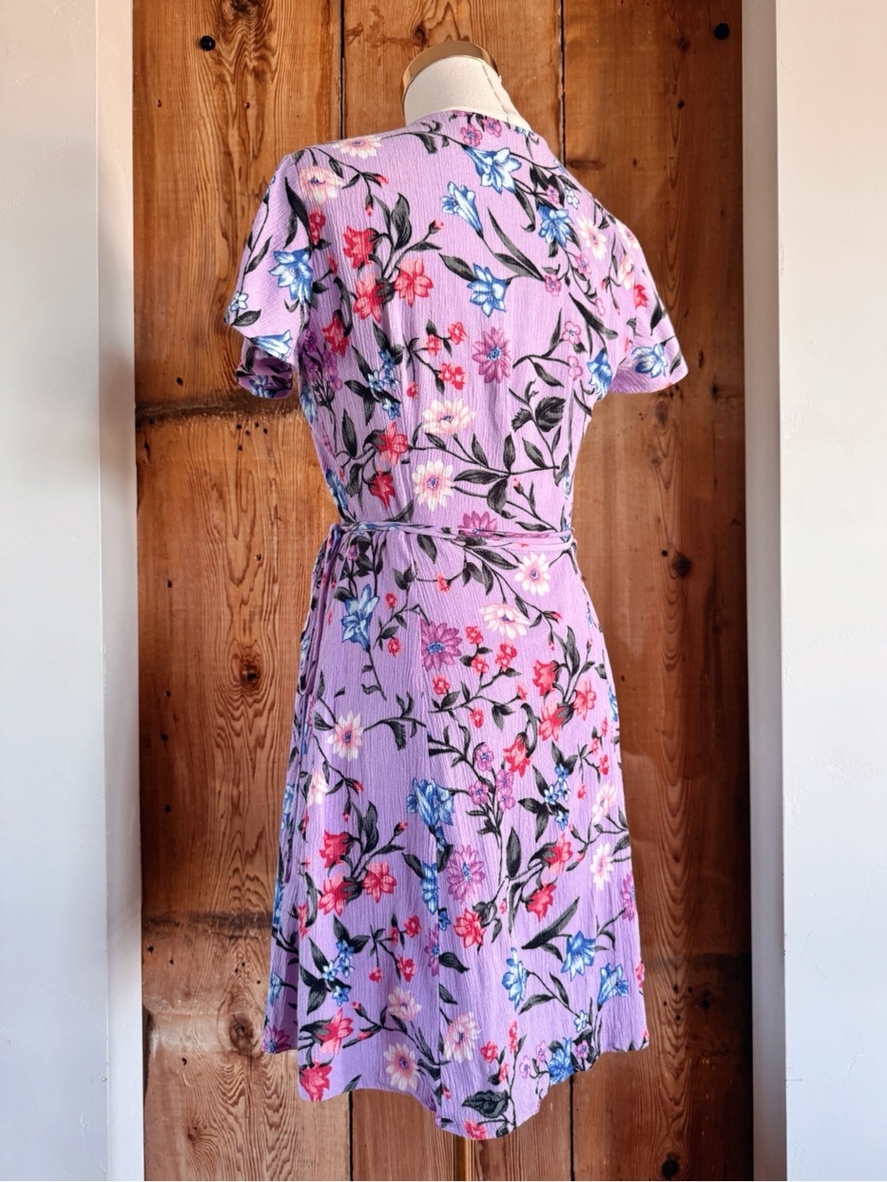 Sz S Lulus Harbor Point Lavender Floral Print Wrap Mini Dress EUC - Picture 4 of 8